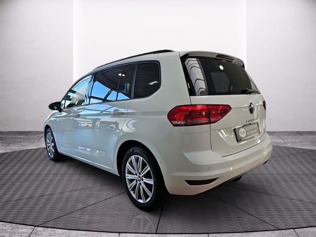 Fahrzeugabbildung Volkswagen Touran 1.5 TSI DSG Highline BLACK STYLE 7-SITZER