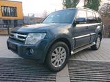 Mitsubishi Pajero 3,2 DI-D Instyle  7Sitzer TÜV Neu Voll.  - Mitsubishi Pajero in München