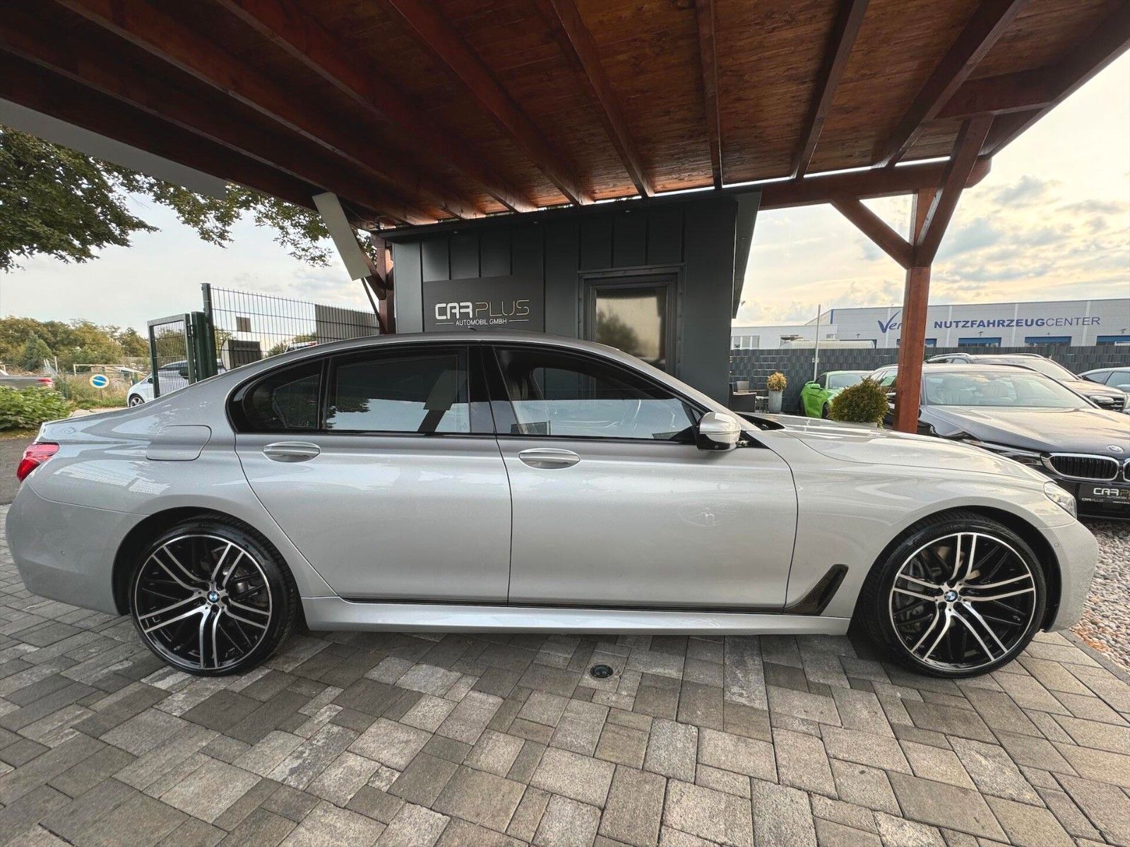 Fahrzeugabbildung BMW 750i xDrive M-Sport Shadow Line *21 Zoll*360°*