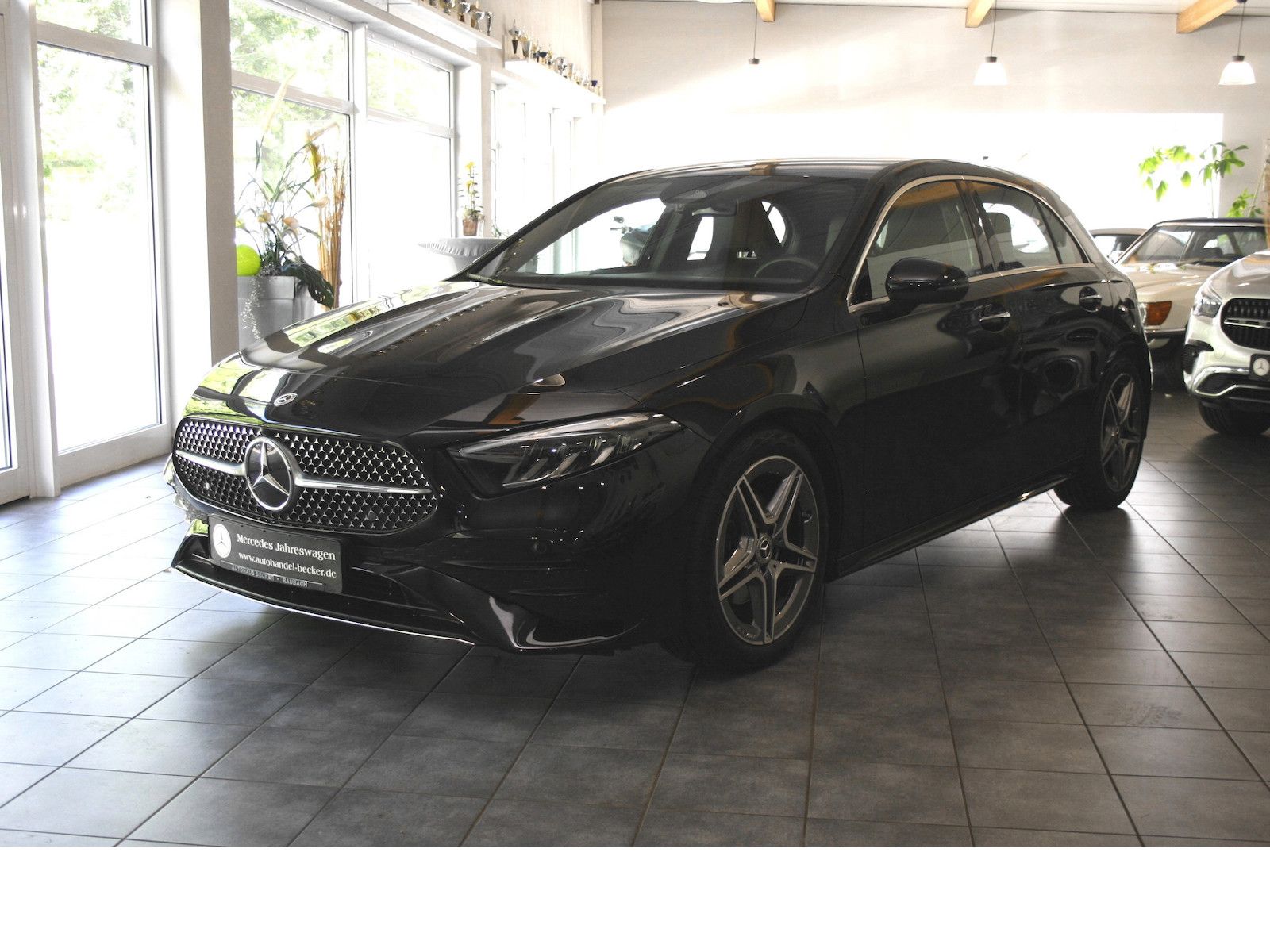 Fahrzeugabbildung Mercedes-Benz A 180 AMG Advanced Plus *MBUX*Ambiente.*Winterpa