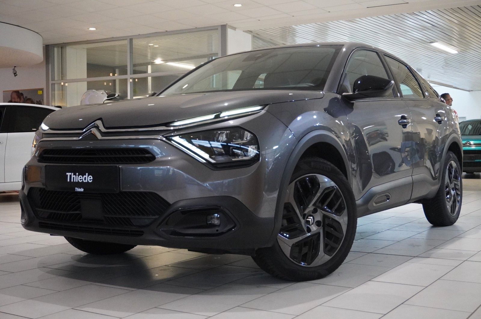 Fahrzeugabbildung Citroën C4 Lim. 1.2T PLUS NAVI/LED/KAMERA/SPORT /VIR/DAB