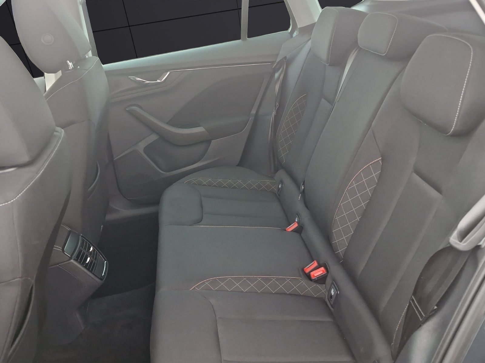 Fahrzeugabbildung SKODA Kamiq Ambition 1,0 TSI LED SHZ GRA APP-CONNECT