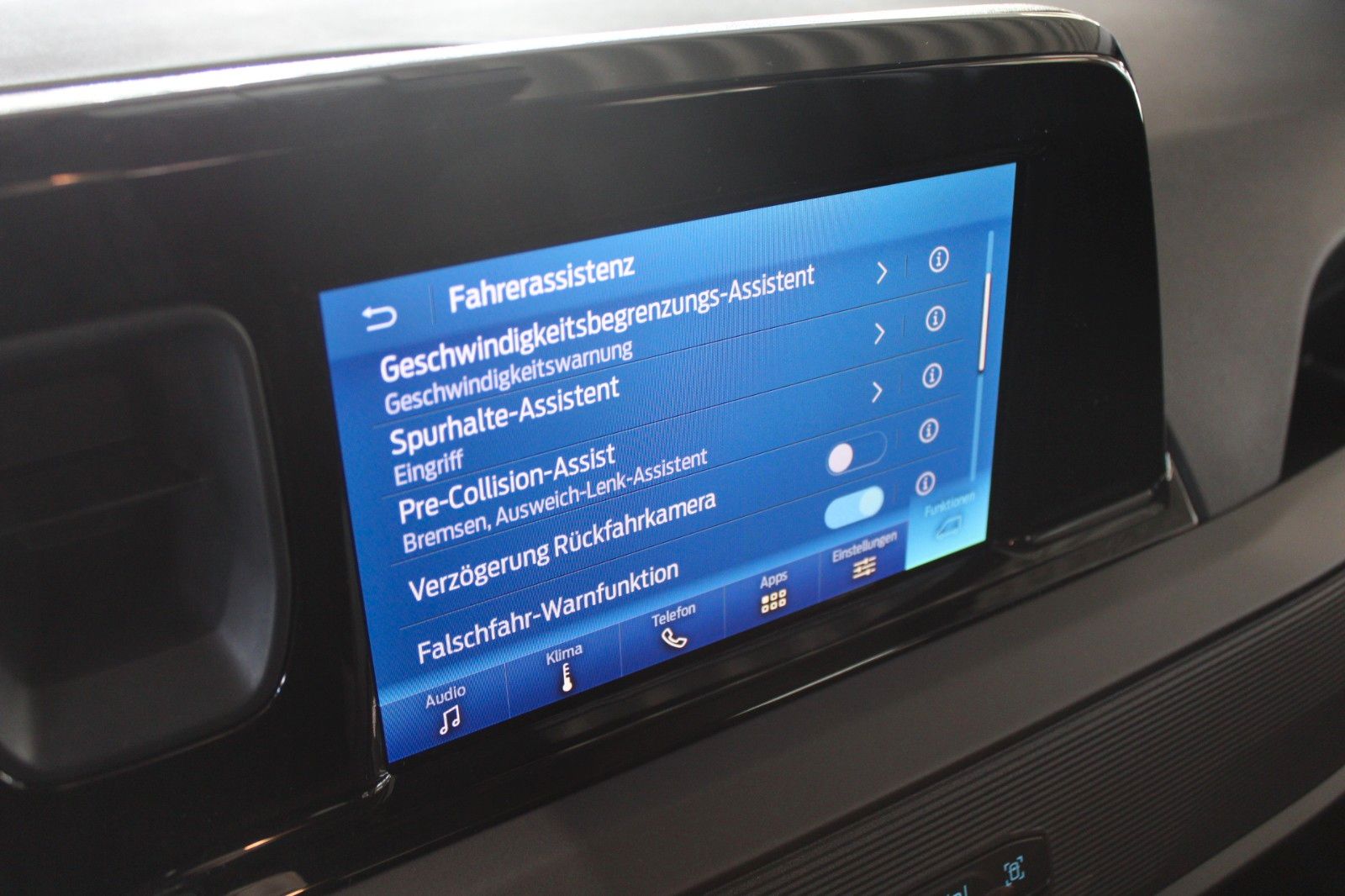 Fahrzeugabbildung Ford Tourneo Courier TREND Kamera PDC WinterPaket2