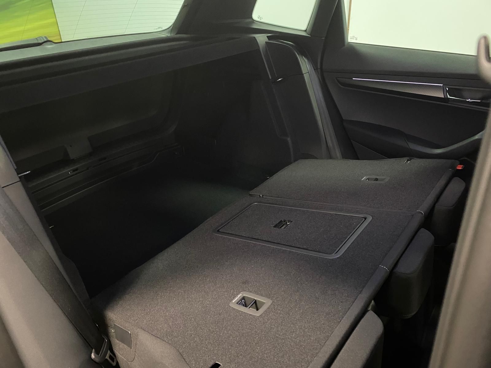 Fahrzeugabbildung SKODA Karoq 1.5 TSI SPORTLINE+5J GA+MATRIX+ACC+360+AHK