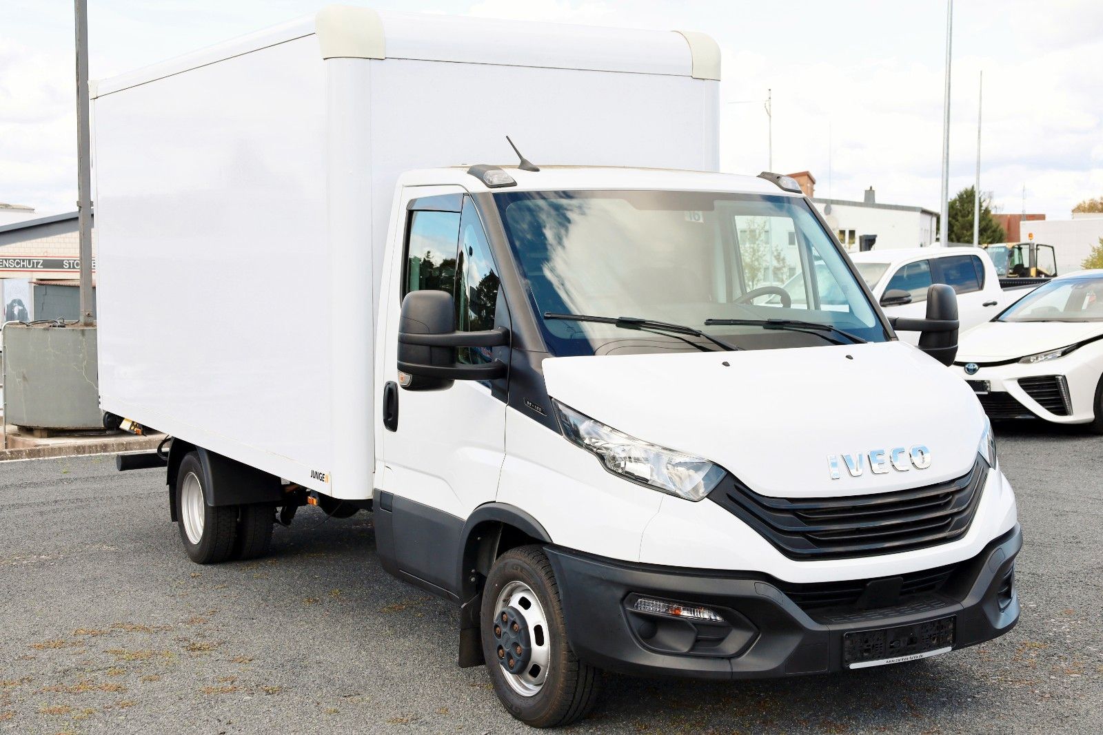 Fahrzeugabbildung Iveco Daily 35C16 ,Daily,KOFFER / LBW-6, Ladebordwand