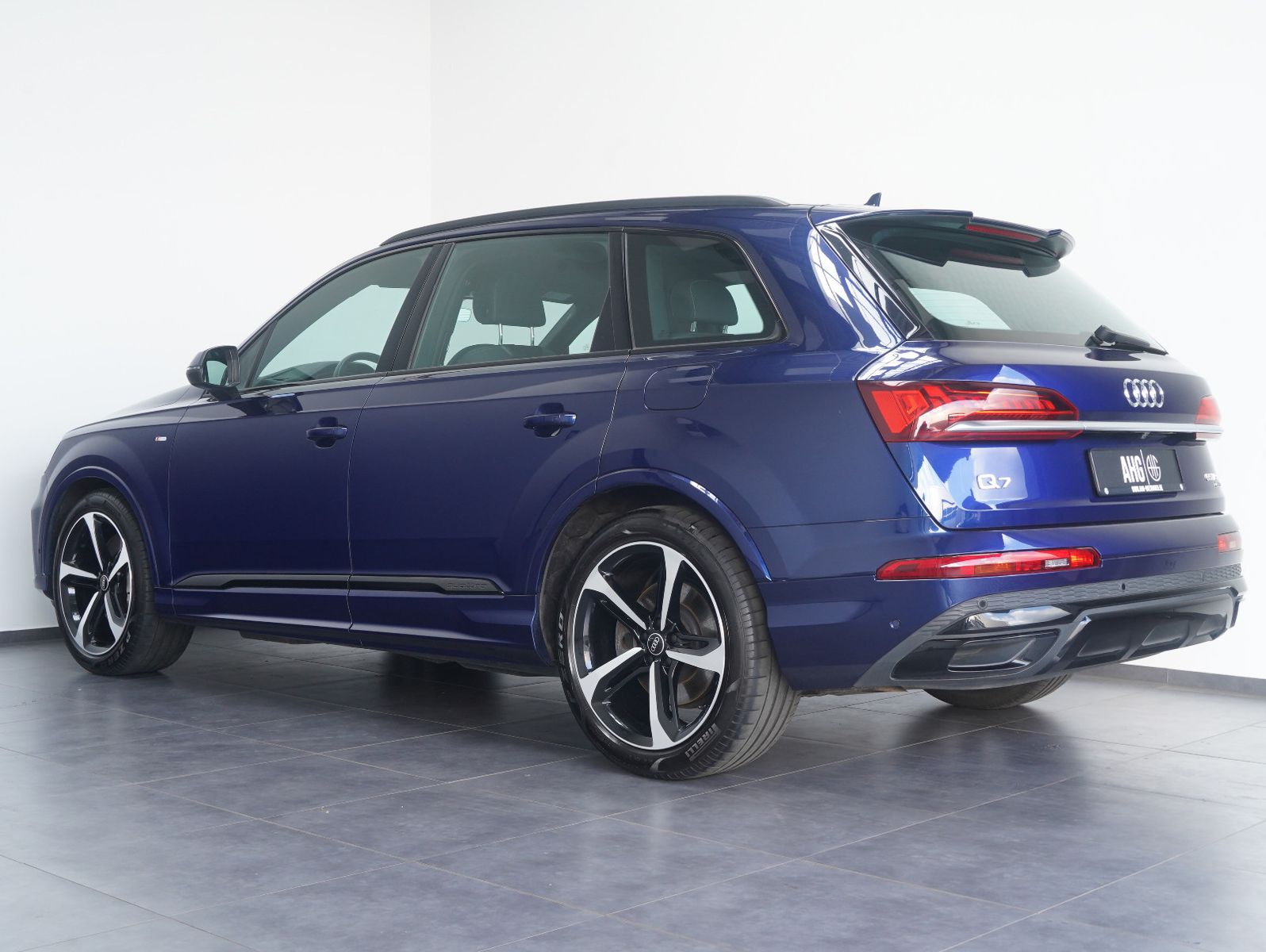 Fahrzeugabbildung Audi Q7 55 TFSI e quattro S line Sport / Plus BLACK