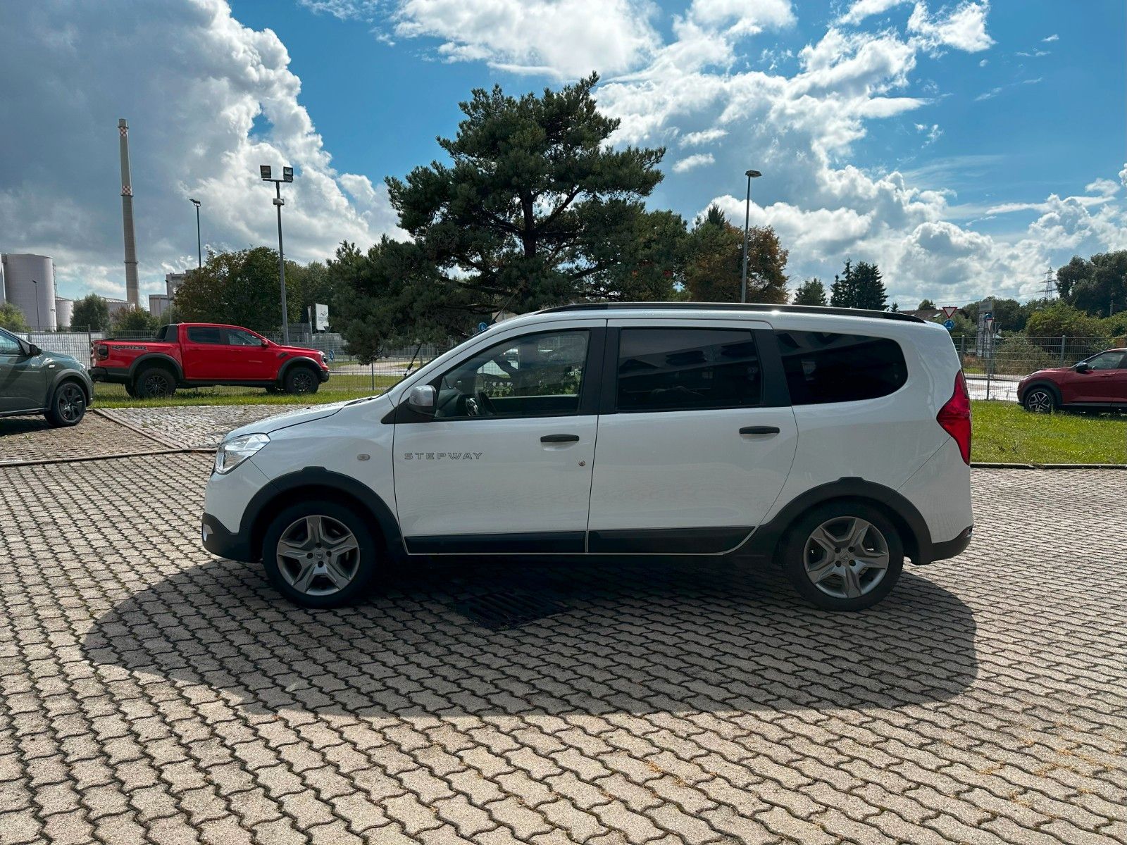 Fahrzeugabbildung Dacia Lodgy Stepway Plus