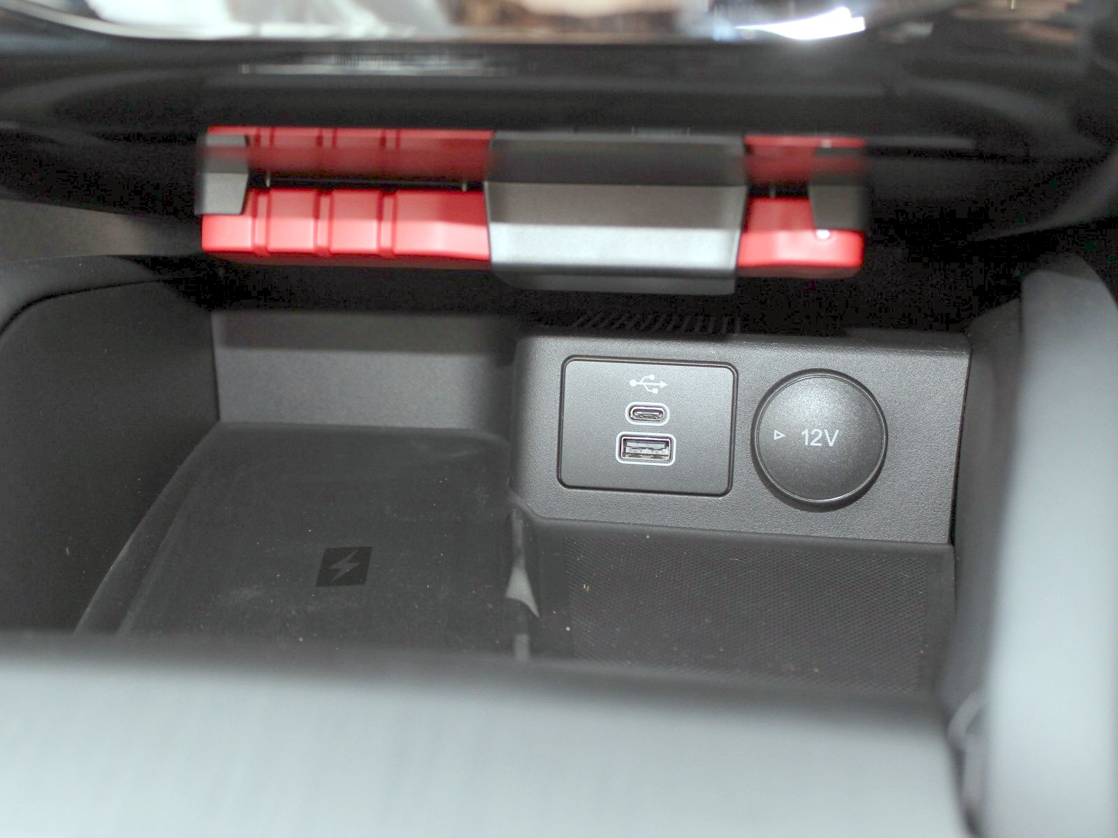 Fahrzeugabbildung Ford Kuga Hybrid Titanium