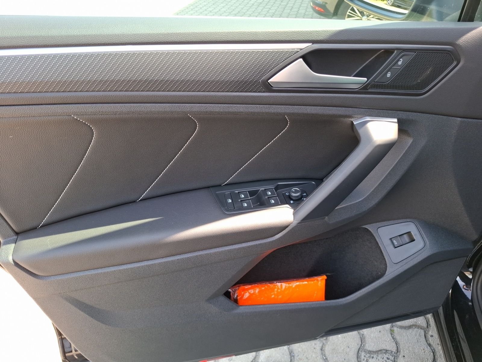 Fahrzeugabbildung Volkswagen Tiguan TDI R-Line DSG STH AHK LED AID ACC RFK 20