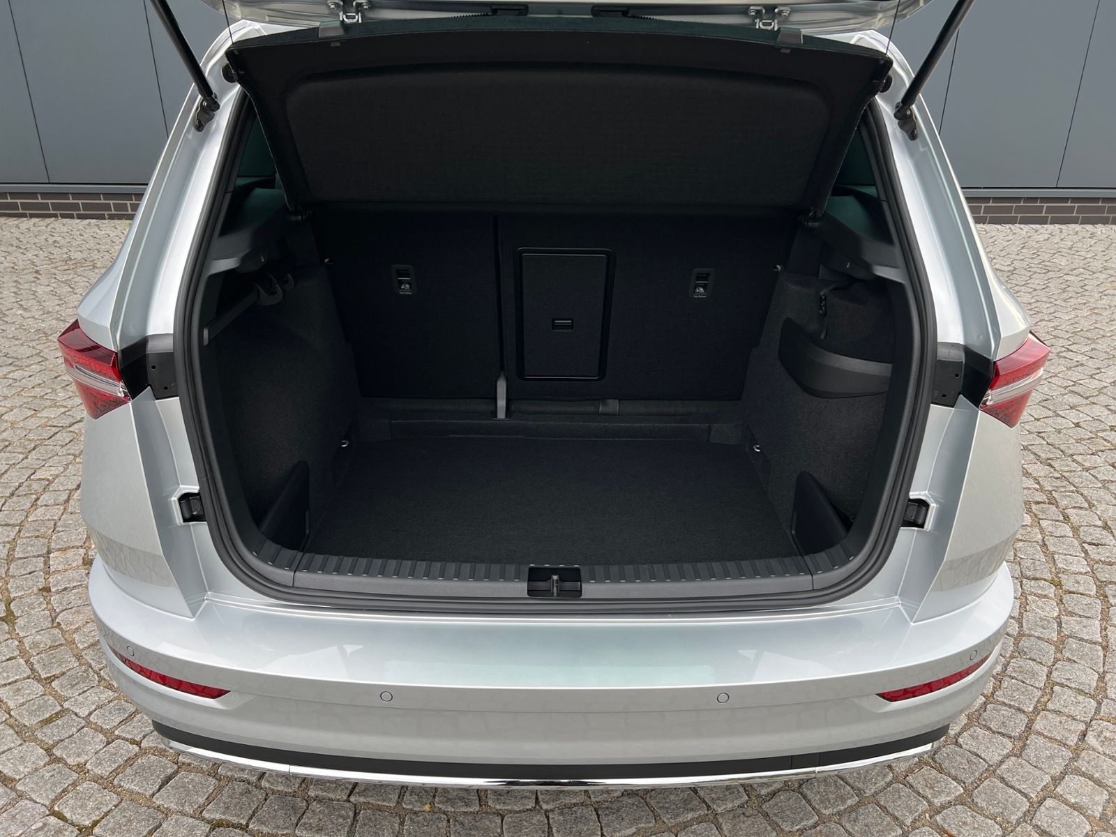 Fahrzeugabbildung SKODA Karoq Sportline 1.5 TSI DSG *Garantie, AHK, LED,