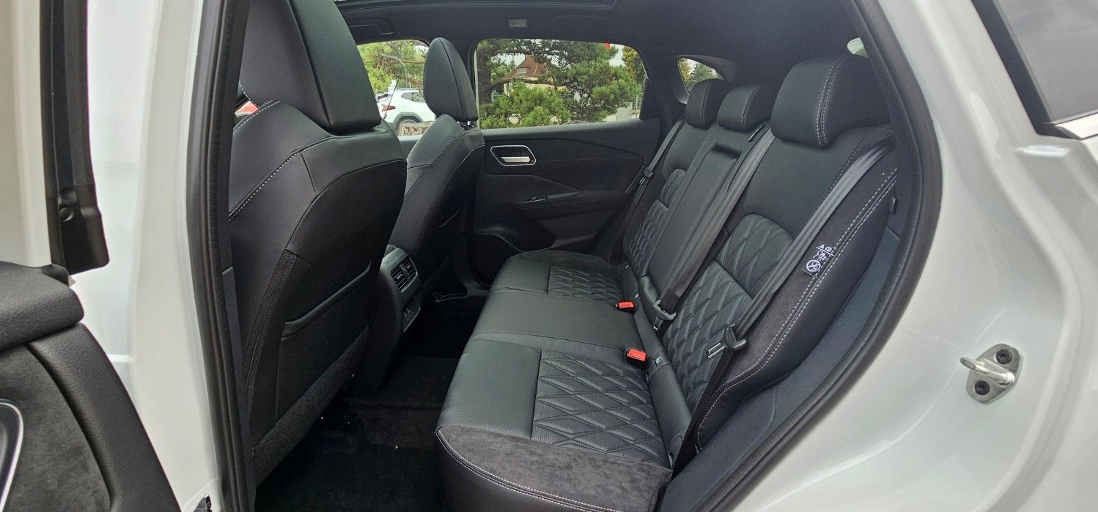 Fahrzeugabbildung Nissan Qashqai 1.3 MHEV Tekna+ PANO+HUD+BOSE+SHZ