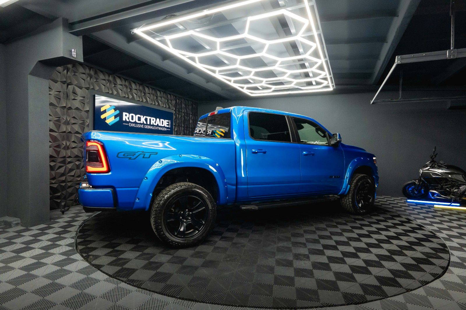 Fahrzeugabbildung Dodge RAM 5.7 V8 HEMI 4x4 NIGHT GT SPORT Night-Paket