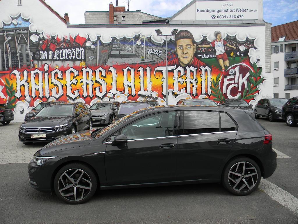 Volkswagen Golf VIII Lim. Style 2,0 TDI DSG KAMERA 18 Z