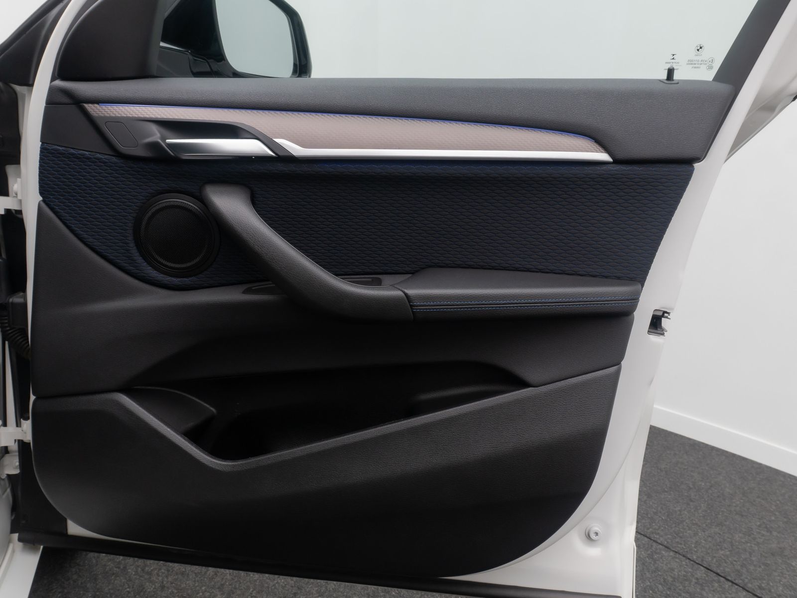 Fahrzeugabbildung BMW X2 sD18d M Sport DAB Kamera LED ParkAss Navi 19"