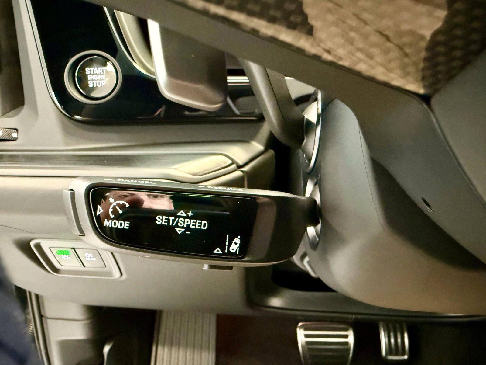 Fahrzeugabbildung Porsche Cayenne GTS PTS-Farbe/CarbonDesign/HUD/Burmester