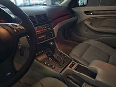 Fahrzeugabbildung BMW 330xi Lim. ( XENON/ SHZ/ KLIMAAUT/ LEDER/ GSHD/