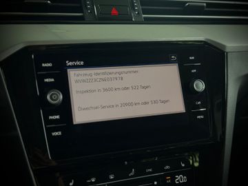 Volkswagen Passat - 11