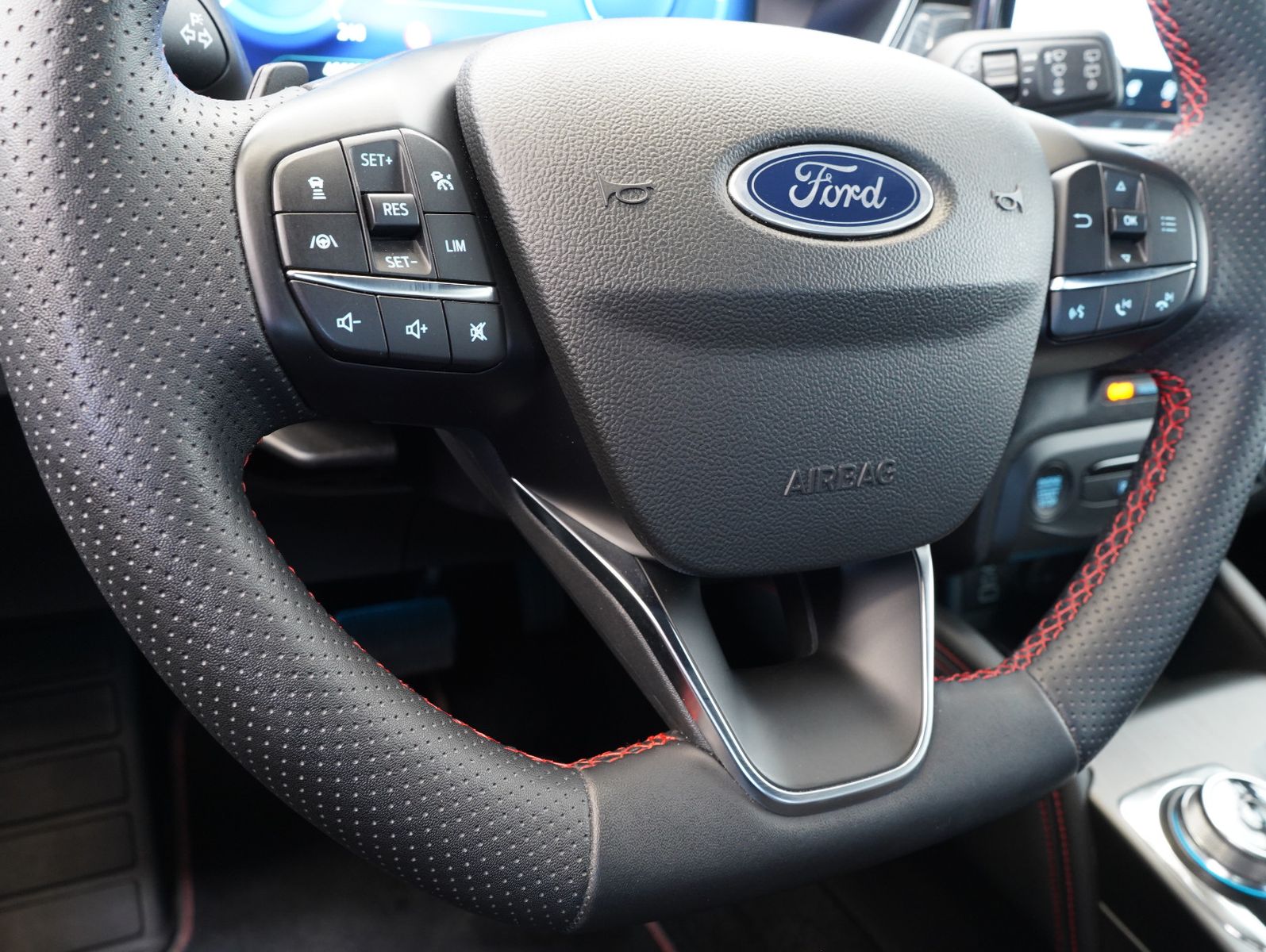 Fahrzeugabbildung Ford Focus Turnier 1.5 EcoBlue ST-Line X LED/ACC/CAM