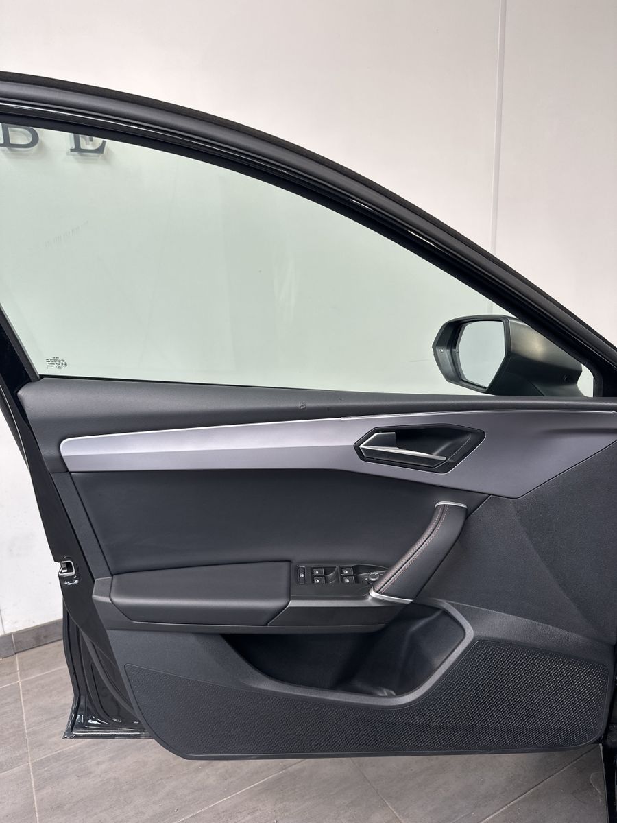 Fahrzeugabbildung SEAT Leon 2.0 TDI FR LED+ACC+SHZ+VCOCKPIT+CARPLAY+PP