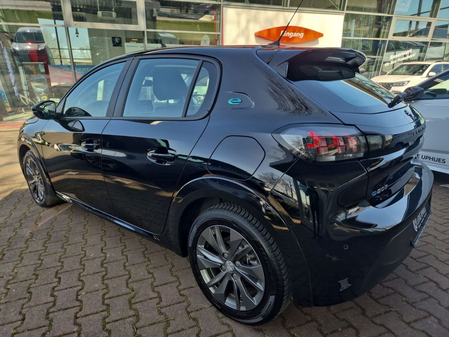 Fahrzeugabbildung Peugeot 208 e- Active Pack Elektro 136 CarPlay Klima