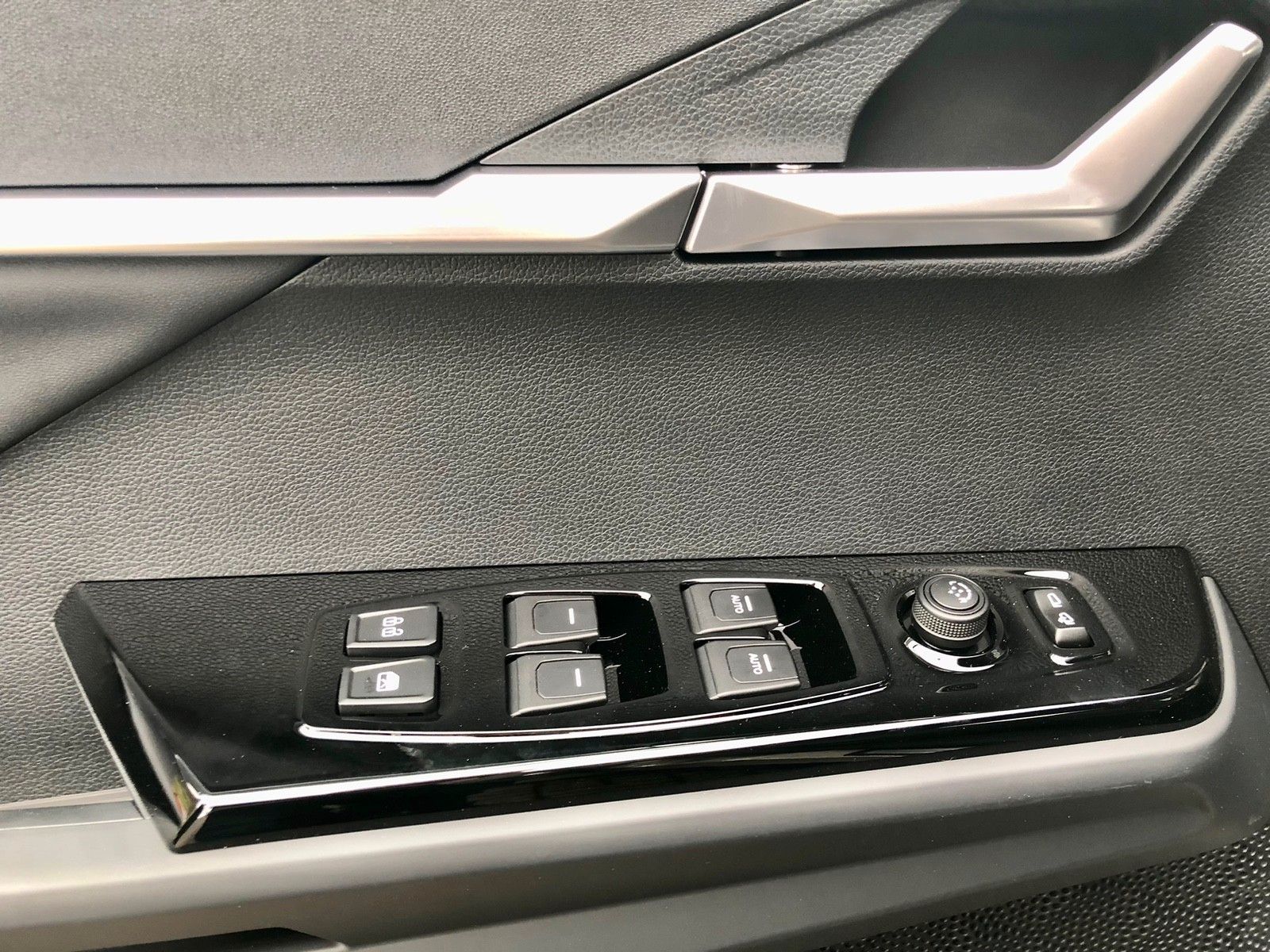 Fahrzeugabbildung Ssangyong Torres EVX PLATINUM WÄRMEPUMPE+NAVI+