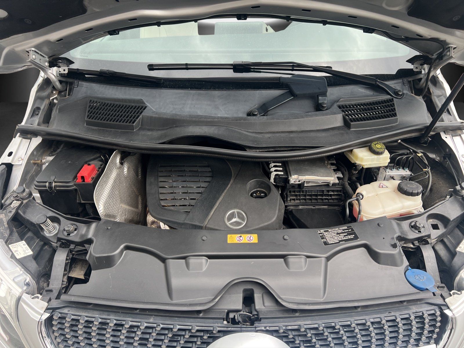 Fahrzeugabbildung Mercedes-Benz V300d L EXCLUSIVE Edition AMG Standhz AHK DISTRO