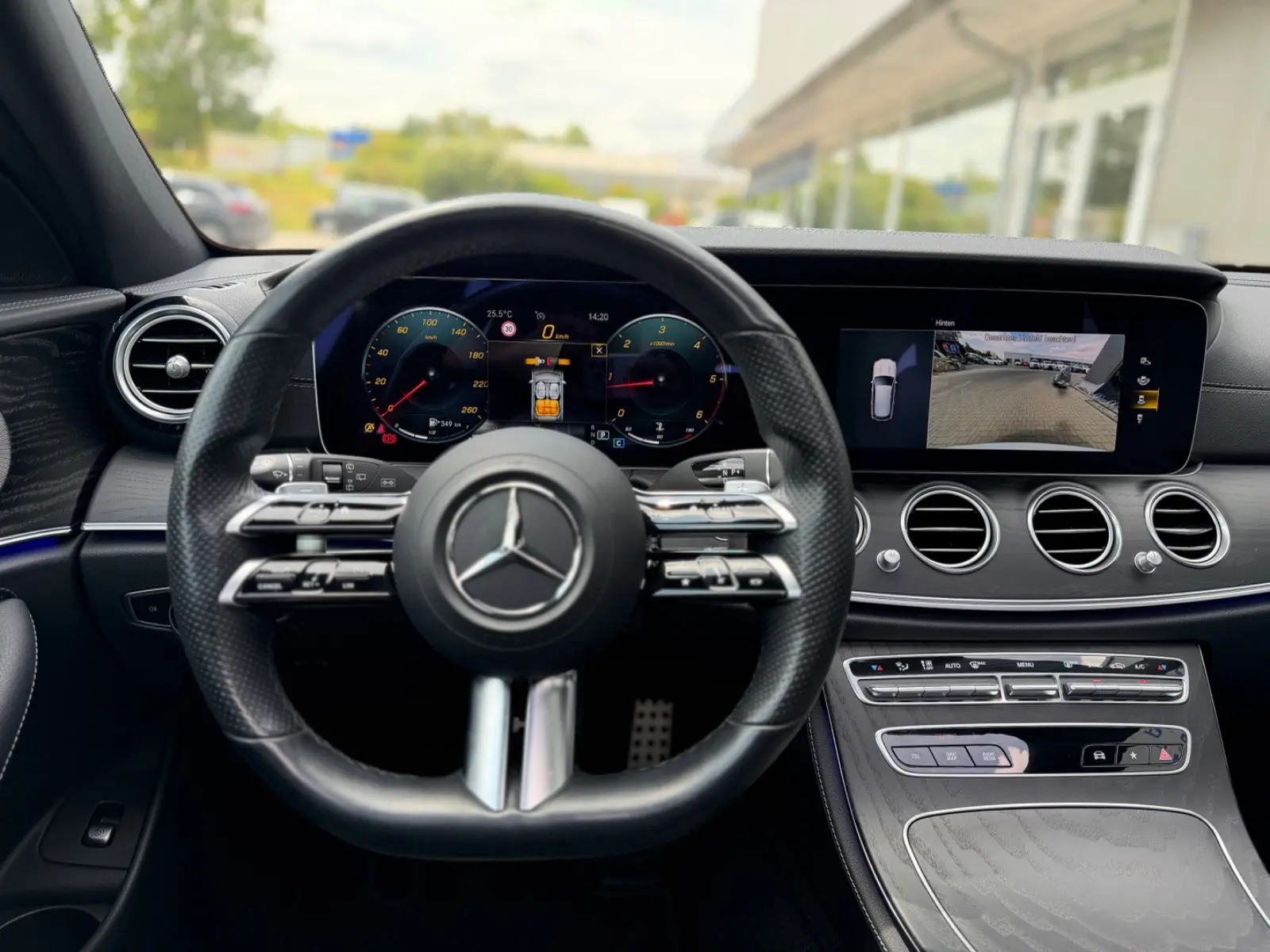 Mercedes-Benz E 220 d AMG-Line /Panoramadach/MFL