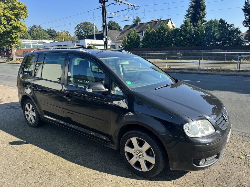 VOLKSWAGEN Touran