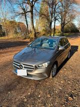 Mercedes-Benz B 180 Sehr gepflegt (8 Räder) - Mercedes-Benz B-Klasse: Kleinwagen