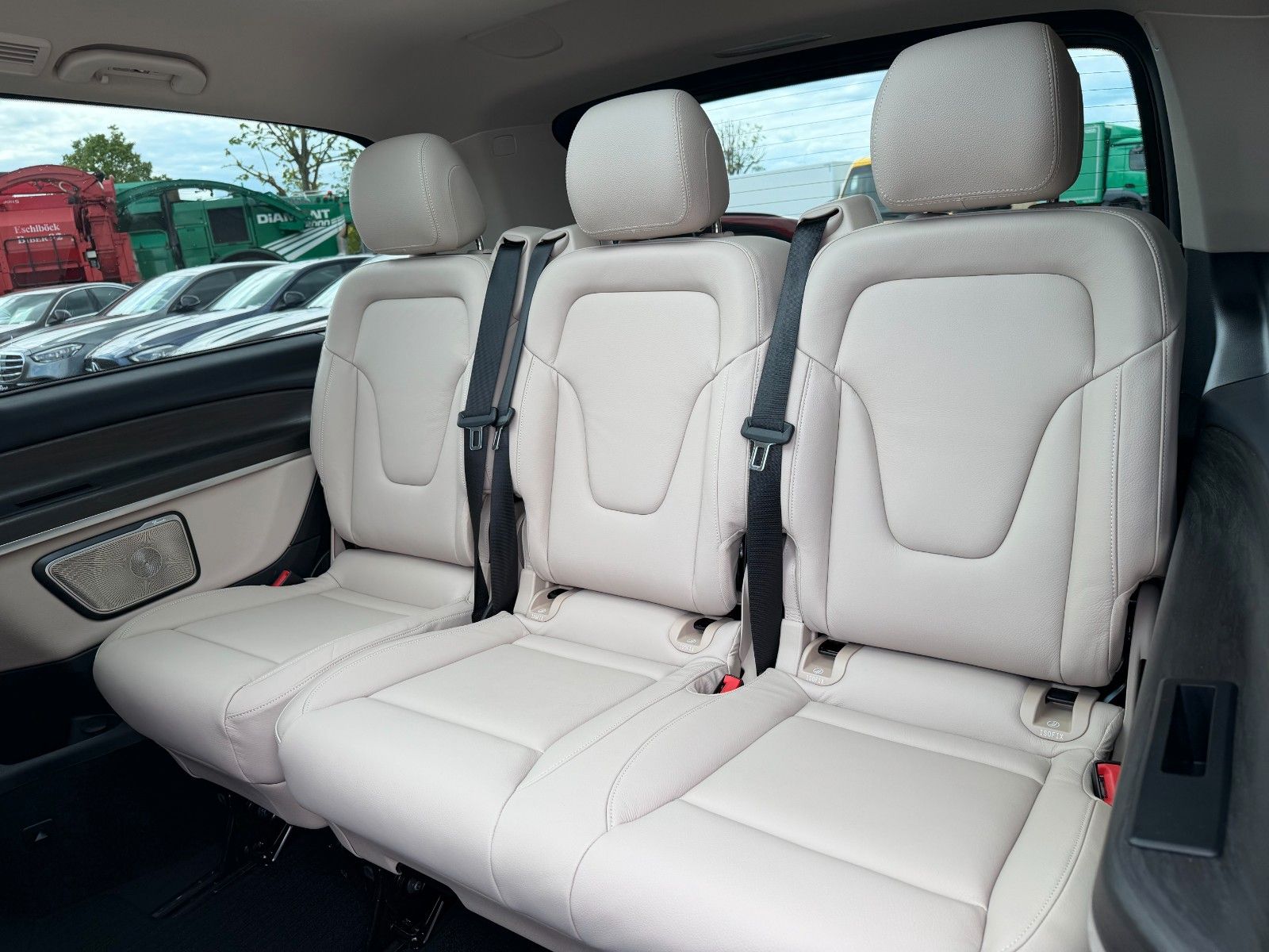 Fahrzeugabbildung Mercedes-Benz V 250 d AVA DISTRONIC AHK 2,5to Stdheiz Panorama