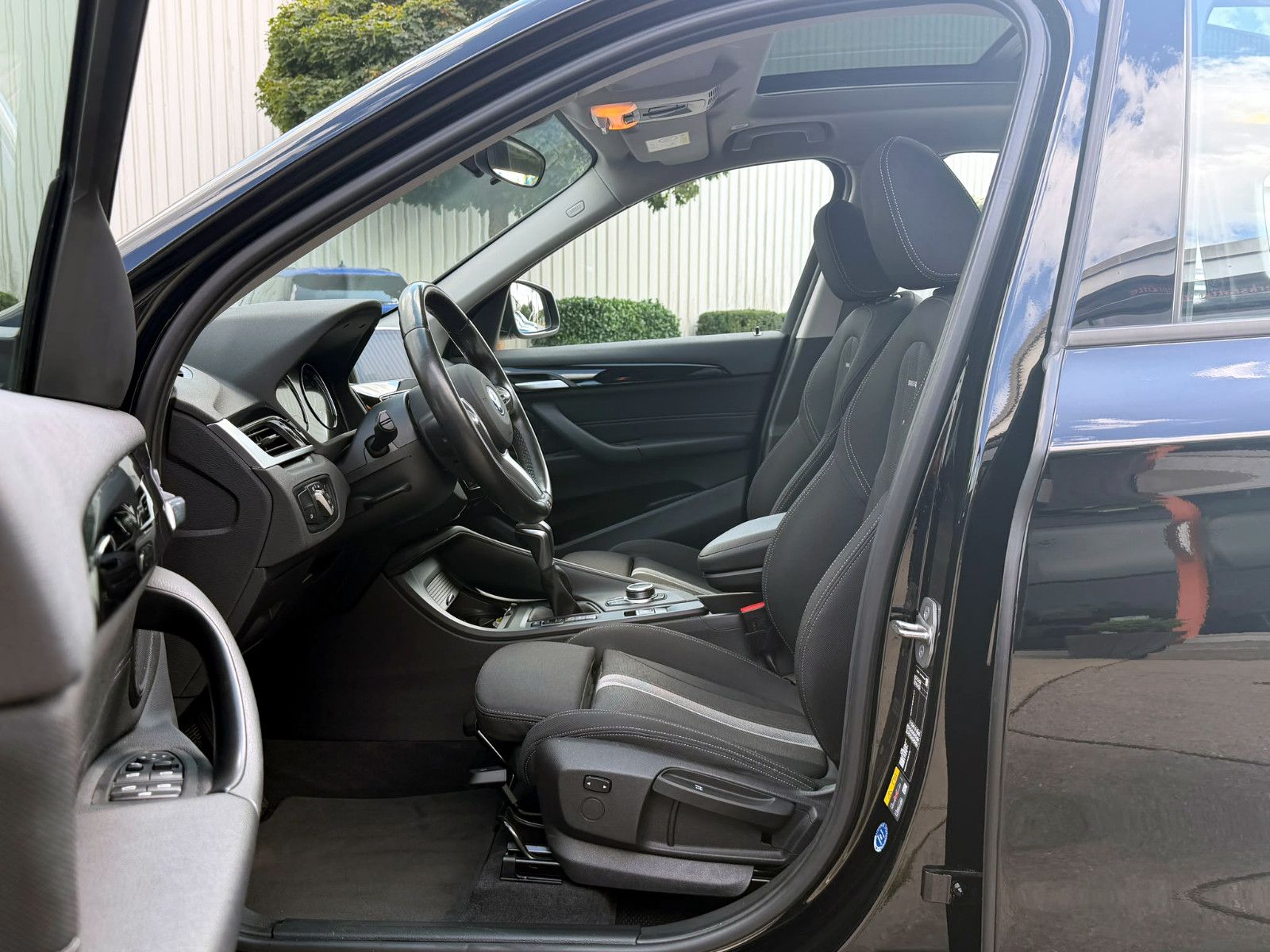 Fahrzeugabbildung BMW X1 xDrive25e Advantage ACC KAM PANO LED SHZ NAV