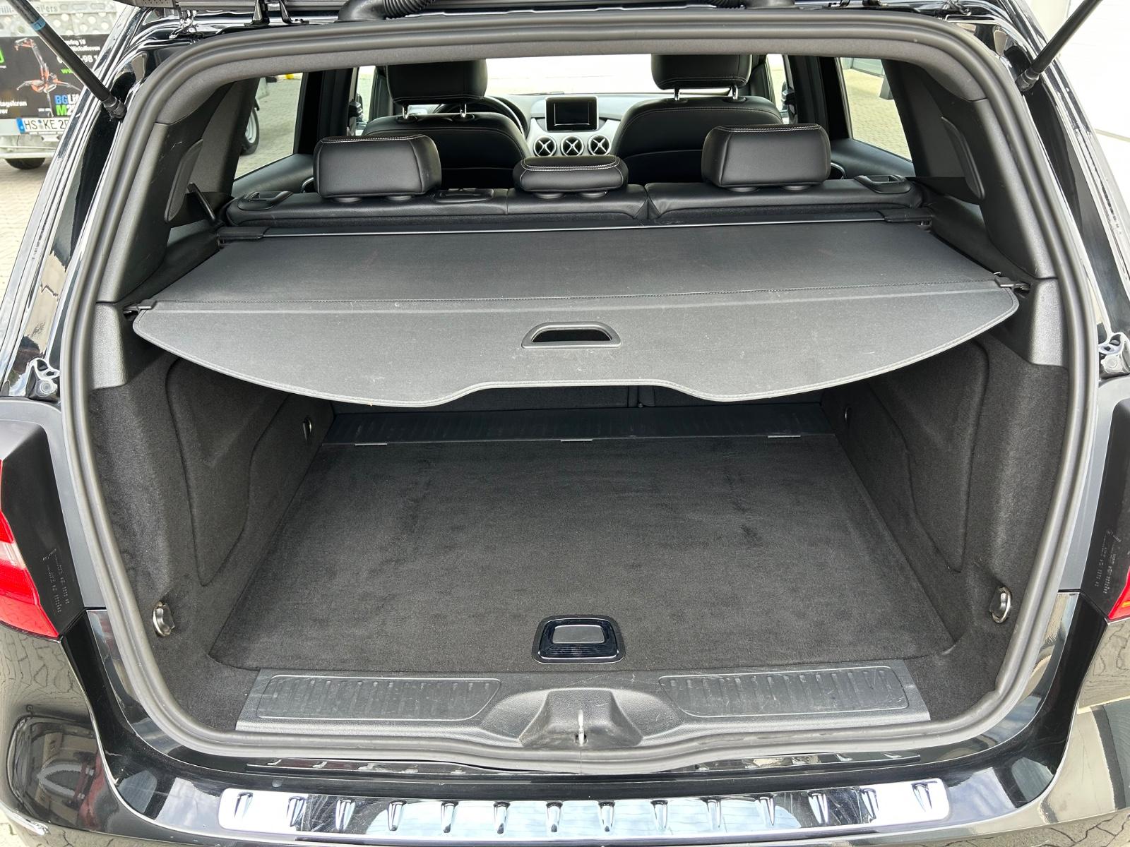 Mercedes-Benz B 180 AMG Line 2. Hand Navi Klima Teilleder USB