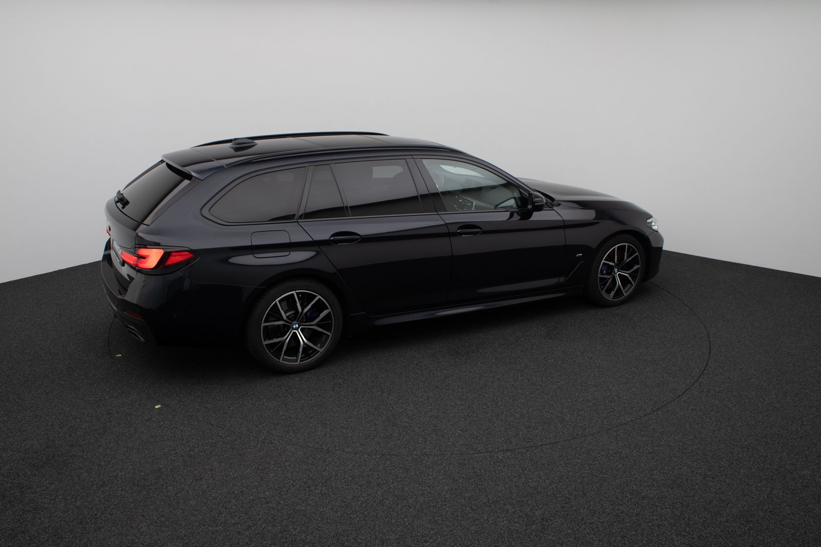 Fahrzeugabbildung BMW 540d xD M Sport Panorama DAB B&W Fernlichtassist