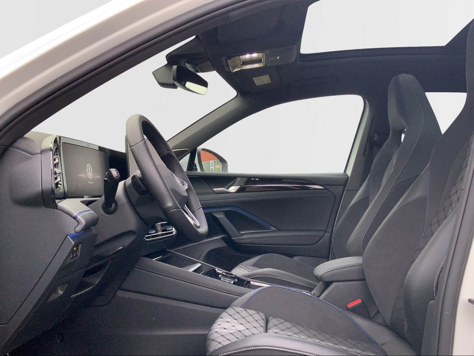 Tiguan R-Line 1,5l eTSI IQ.LIGHT,PANO,STHZ.