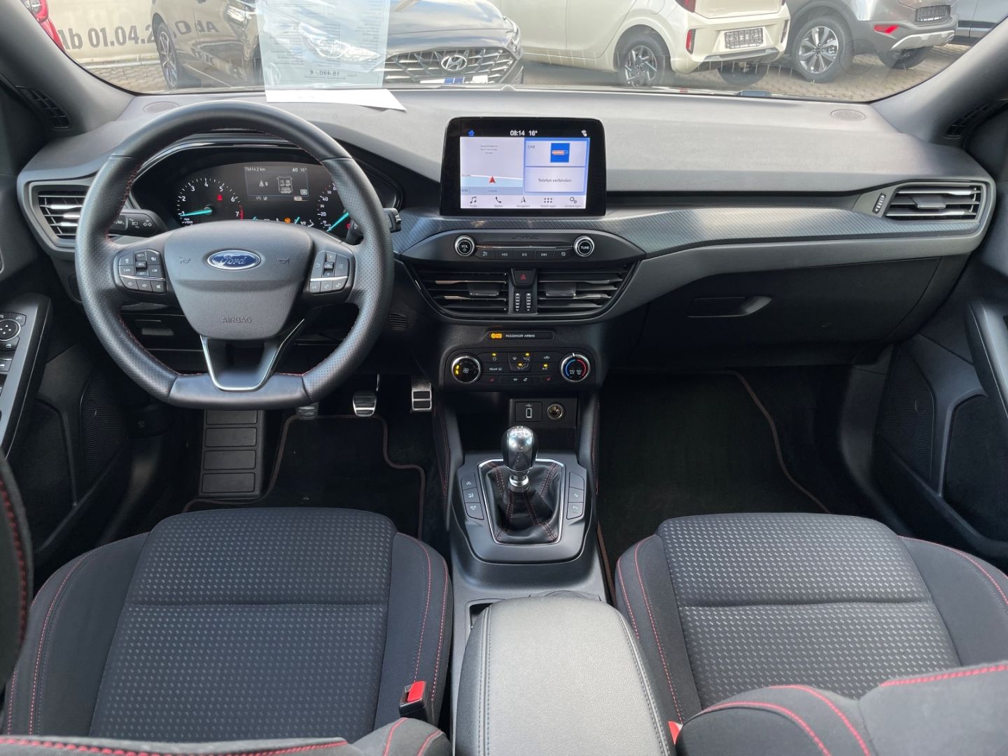Fahrzeugabbildung Ford Focus ST-Line Kamera LED Abstandstemp Navi