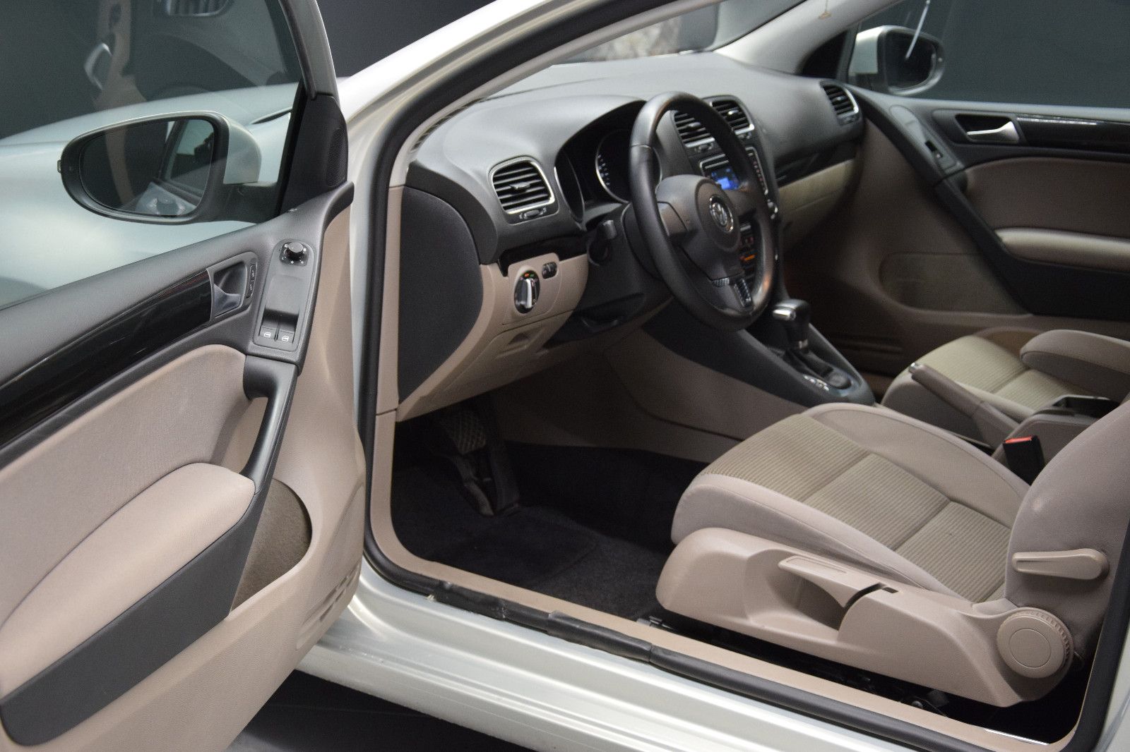 Fahrzeugabbildung Volkswagen Golf VI Comfortline PDC AHK