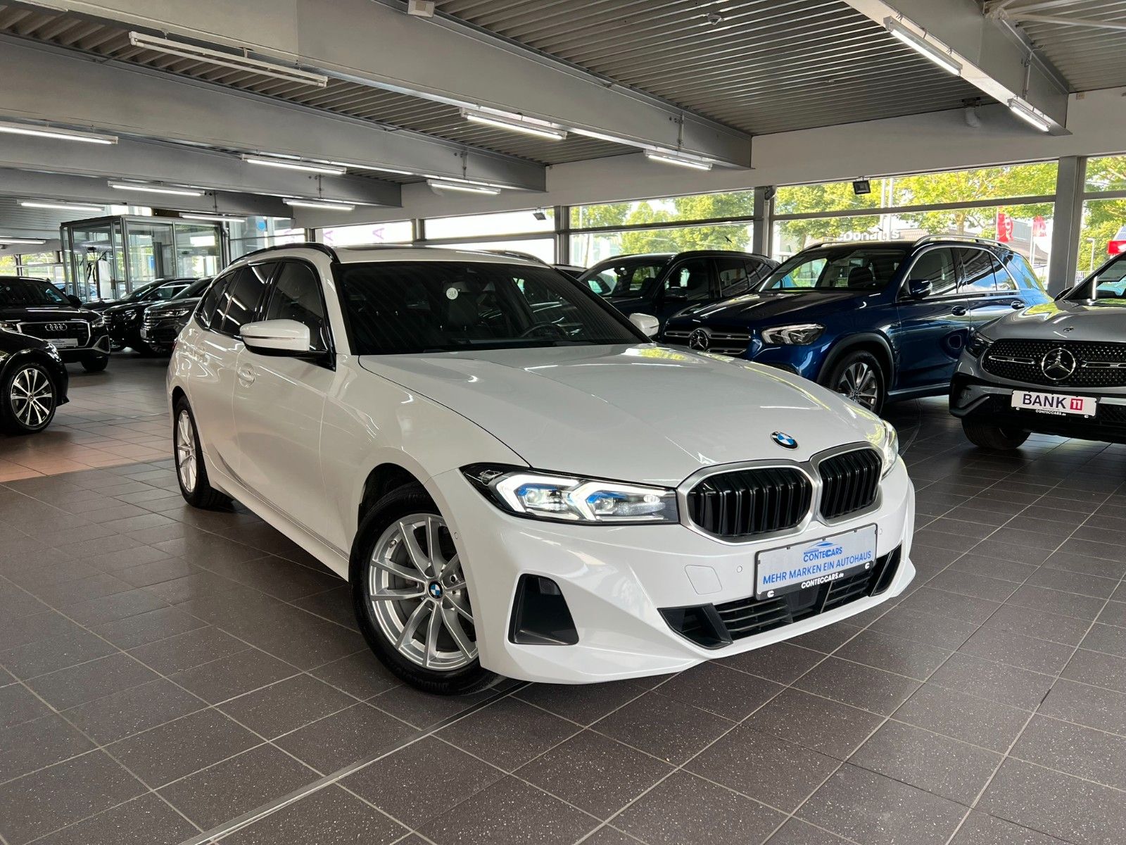BMW 318d Touring HuD+DIS+Pano+Park+LED High+HaKa uvm