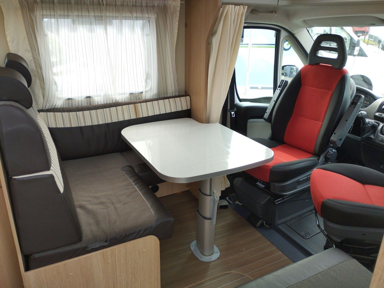 Fahrzeugabbildung Sunlight T 68 Radio, Rückfahrkamera