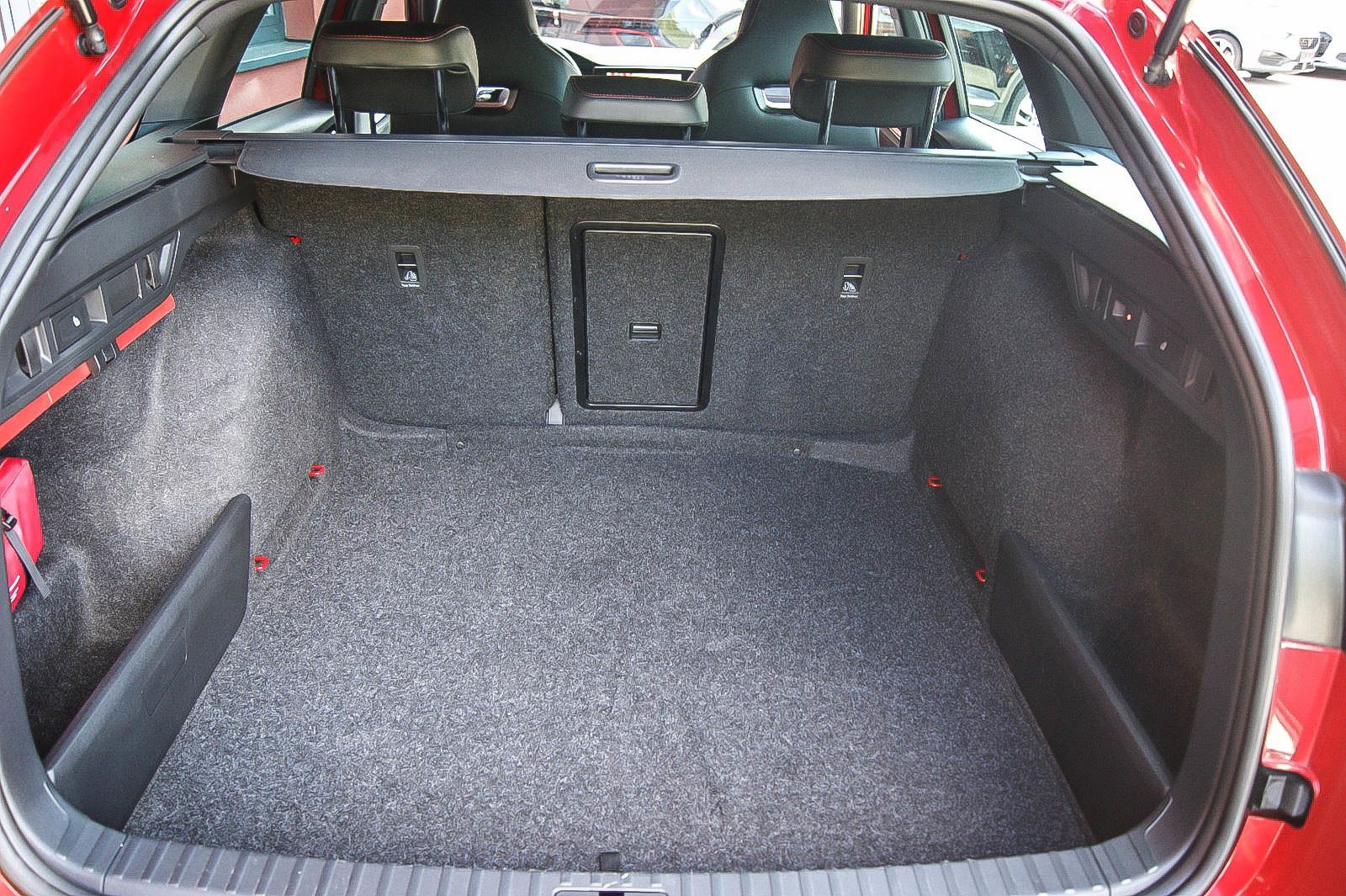 Fahrzeugabbildung SKODA Octavia Combi RS 4x4 CHALLENGE HEADUP pACC AHZV