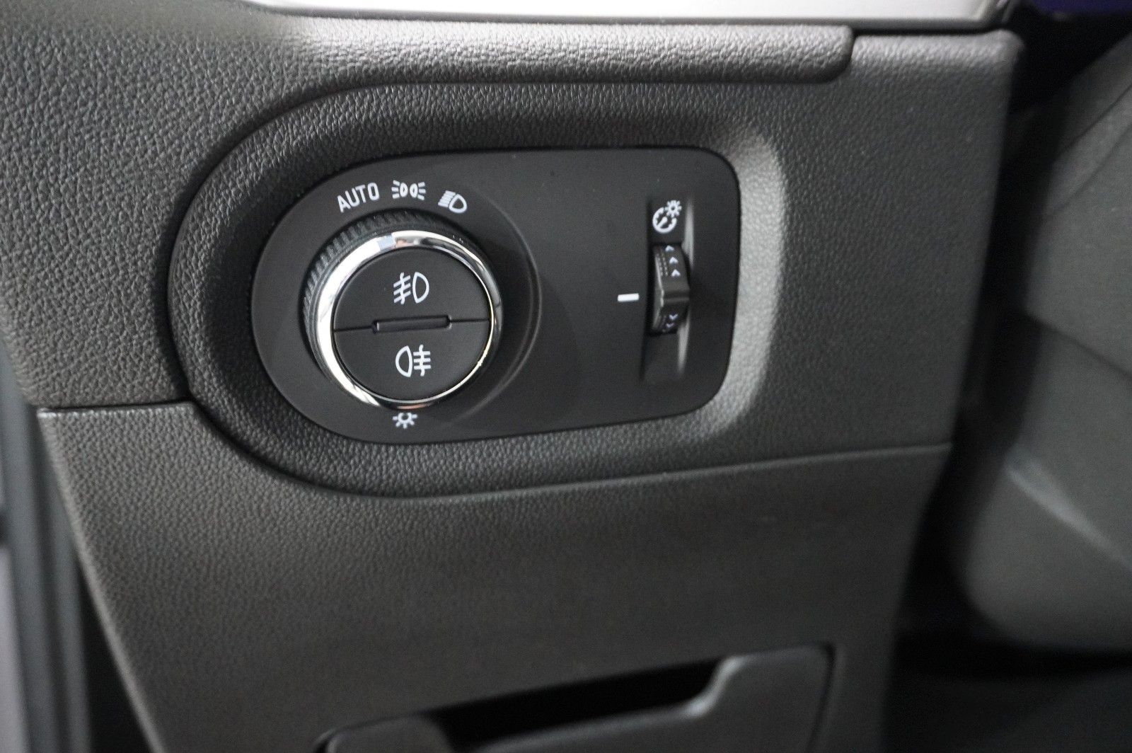 Fahrzeugabbildung Opel Grandland (X) ULTIMATE 4HYBRID NAVI/LED/SPORT/SH