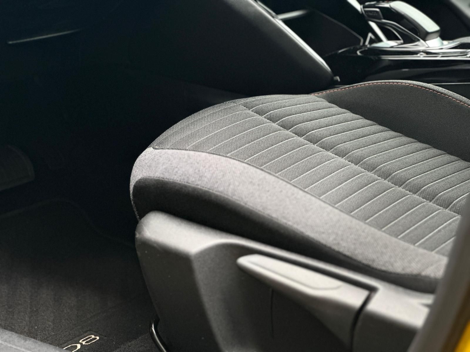 PEUGEOT e-208 Active Pack LED#SPUR#TEMPO#PDC#DAB#KLIMA - Image 20