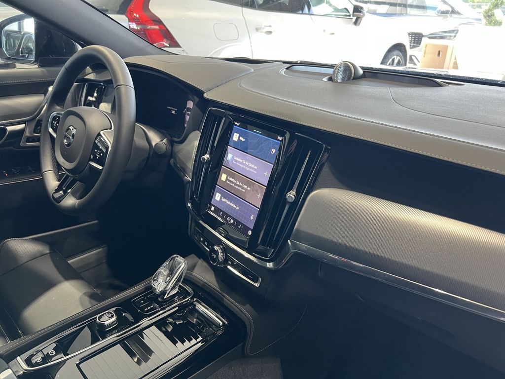 Volvo S90 T8 Ultimate Dark Recharge AWD BLIS FourC B&W