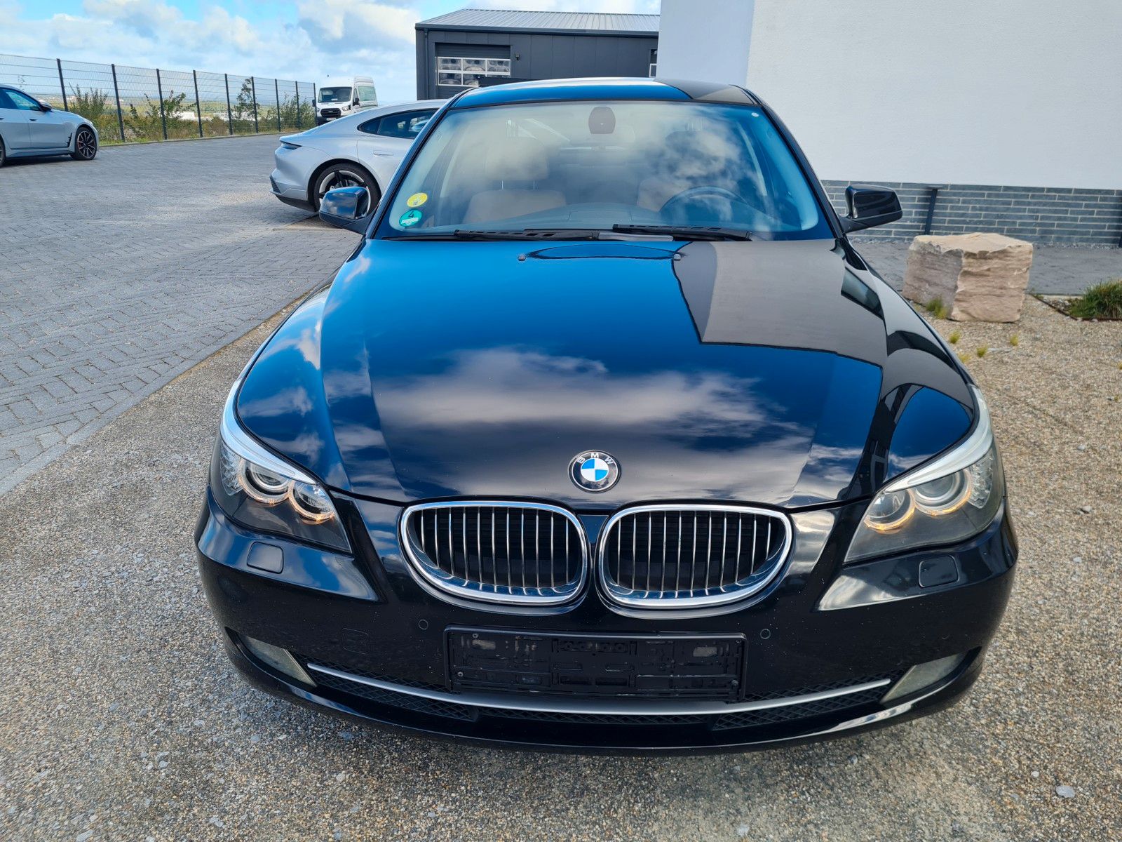 BMW 523 2009, 2.5 benzīns, Automāts, Sedans, Melns — Latvijā