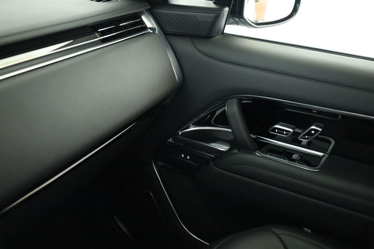 Land Rover Range Rover P550e Autobiography SHADOW Pano 22" foto 24