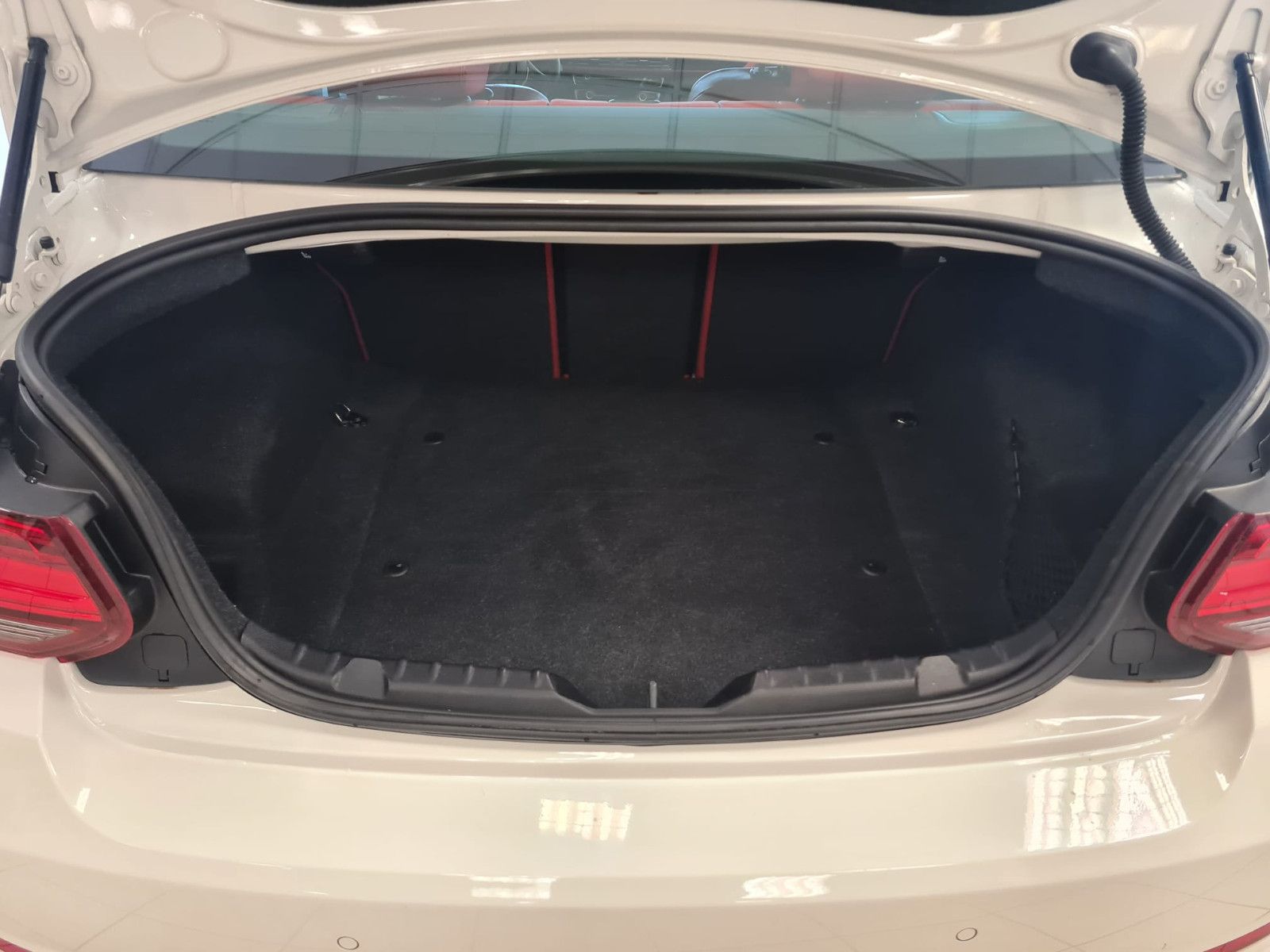 Fahrzeugabbildung BMW 220i Coupe Sport Line / NAVI / PDC / 1. Hand