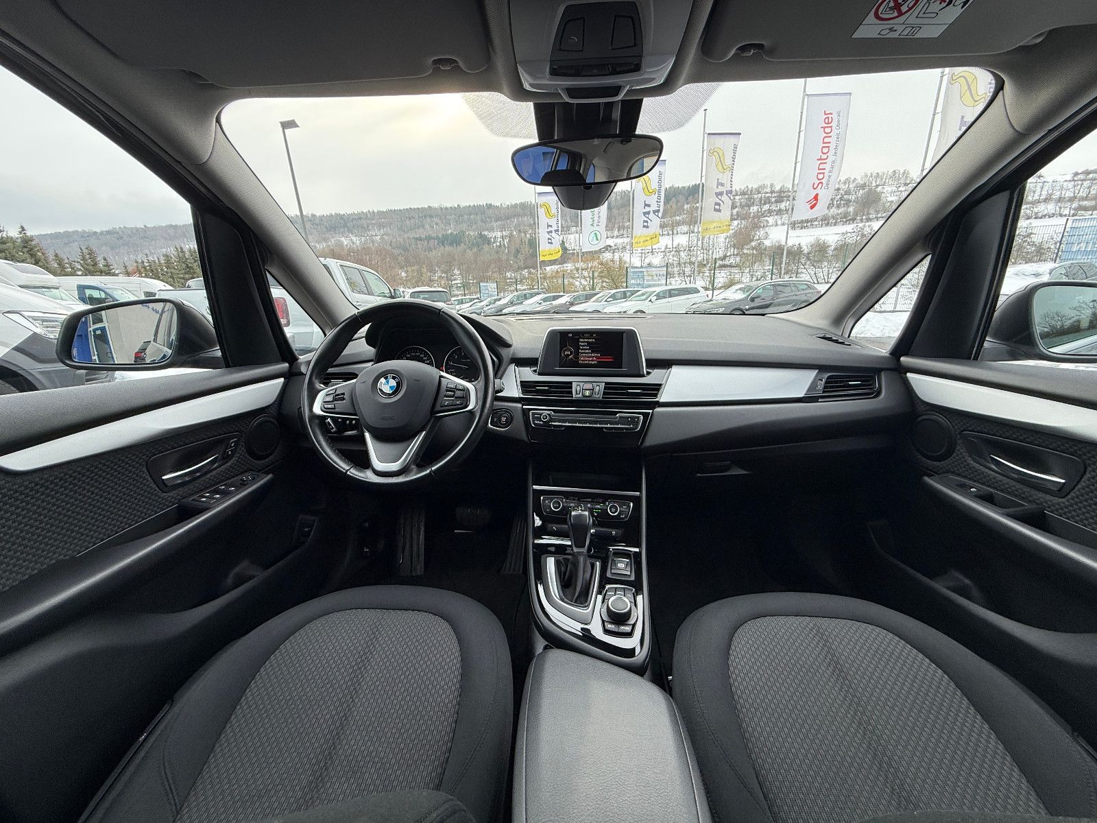 Fahrzeugabbildung BMW 218i Gran Tourer Advantage Aut AHK GRA PDC SHZ