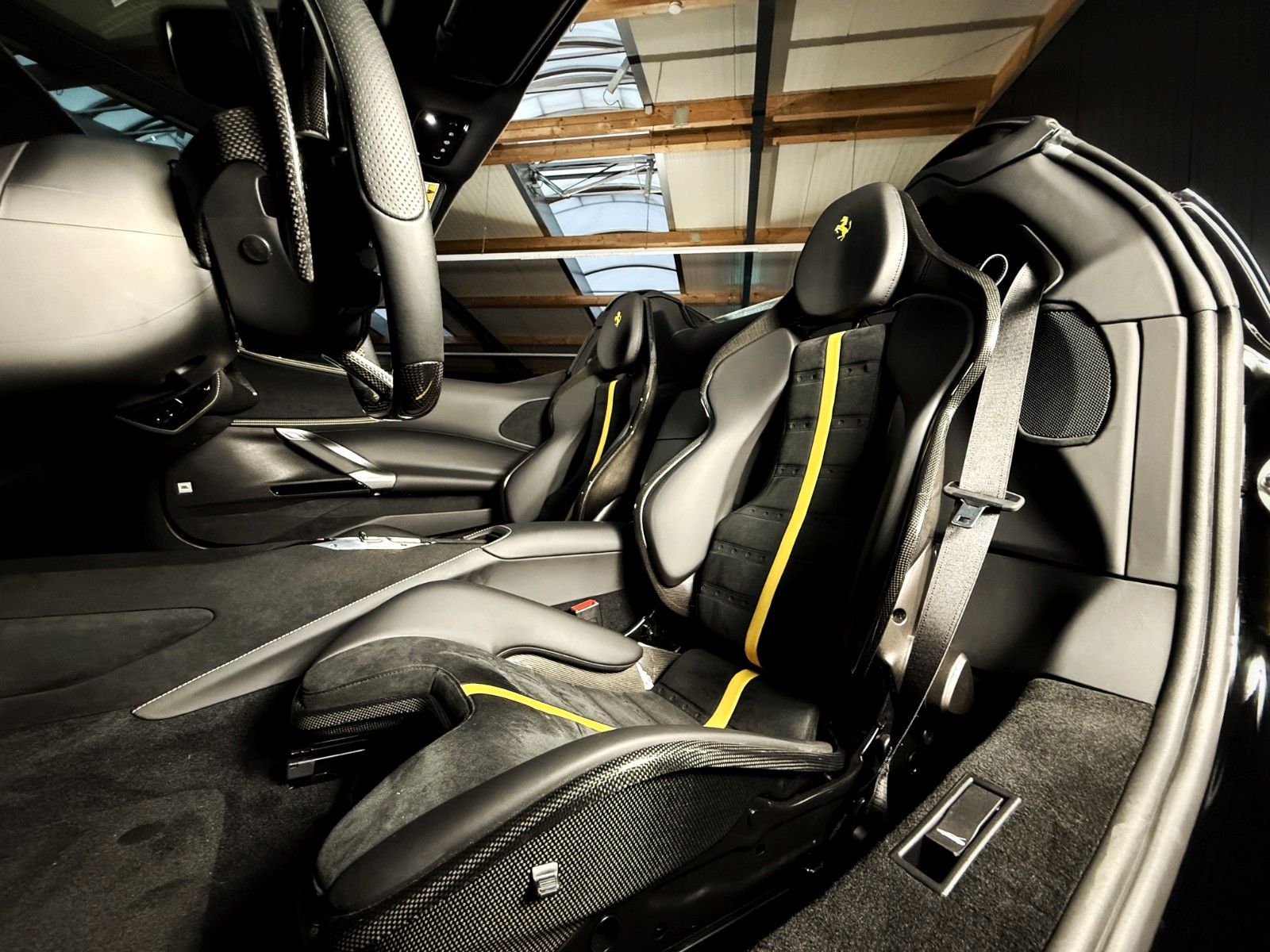Fahrzeugabbildung Ferrari SF90 Spider + Vollcarbon + Lift + NeroDS1250