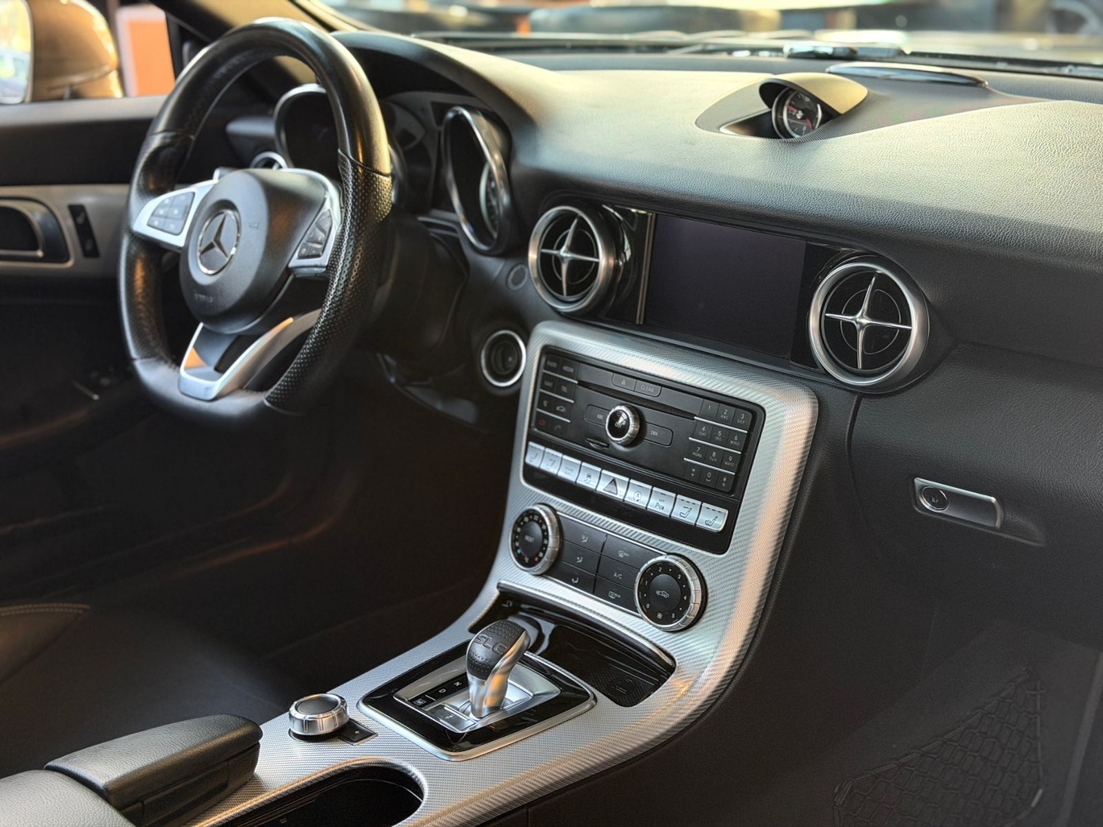 Fahrzeugabbildung Mercedes-Benz SLC 200 LED NAVI ALU