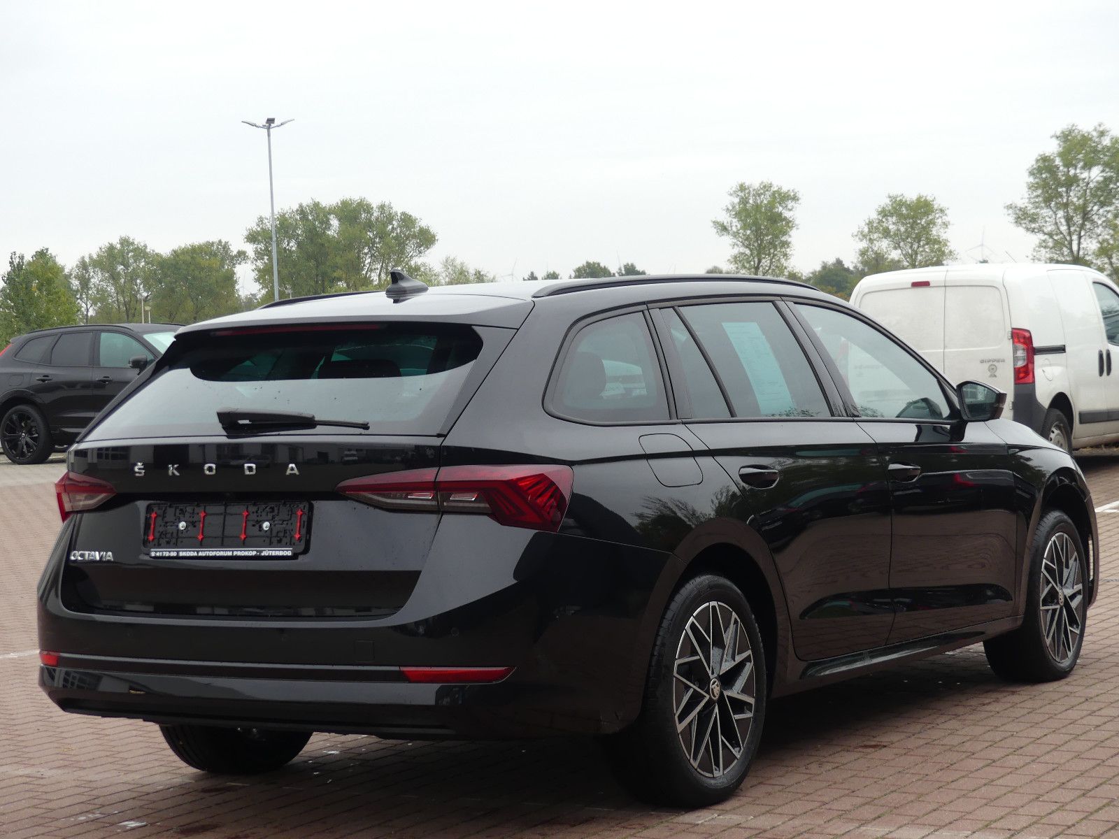 Fahrzeugabbildung SKODA Octavia Combi 2.0 TDI CLEVER *NAVI*ACC*KESSY*BT*