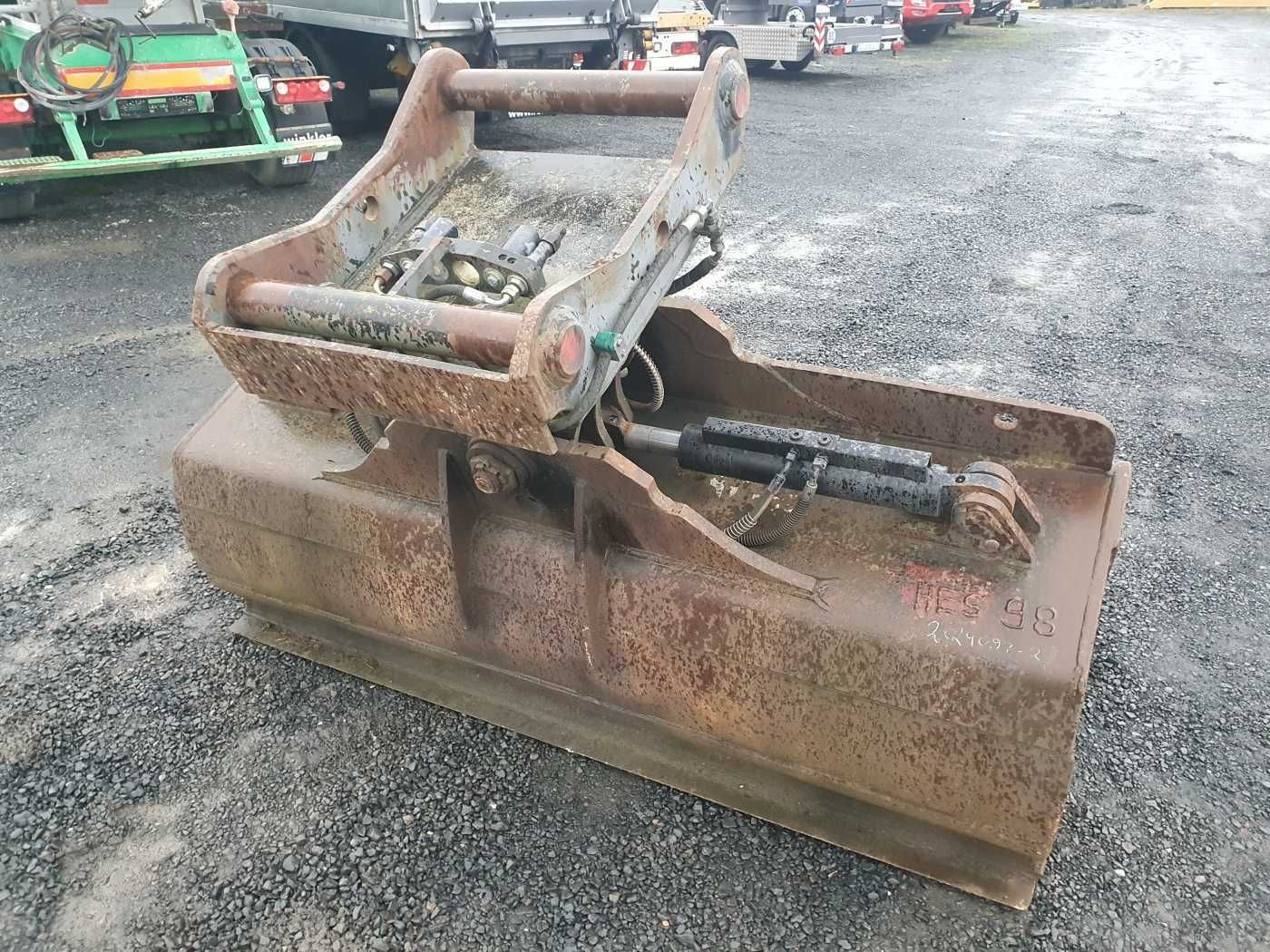 Fahrzeugabbildung Andere Hydraulischer Grabenräumlöffel / schwenkbar OQ80